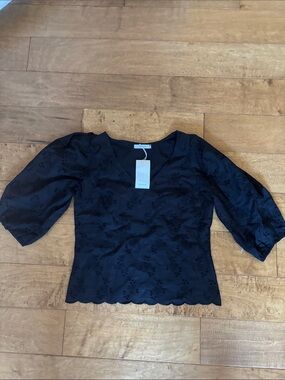 Reserved Women’s Black Eyelet V-Neck Top XS NWT